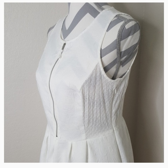 I ♡ Ronson White Sleeveless Dress - Picture 2 of 8